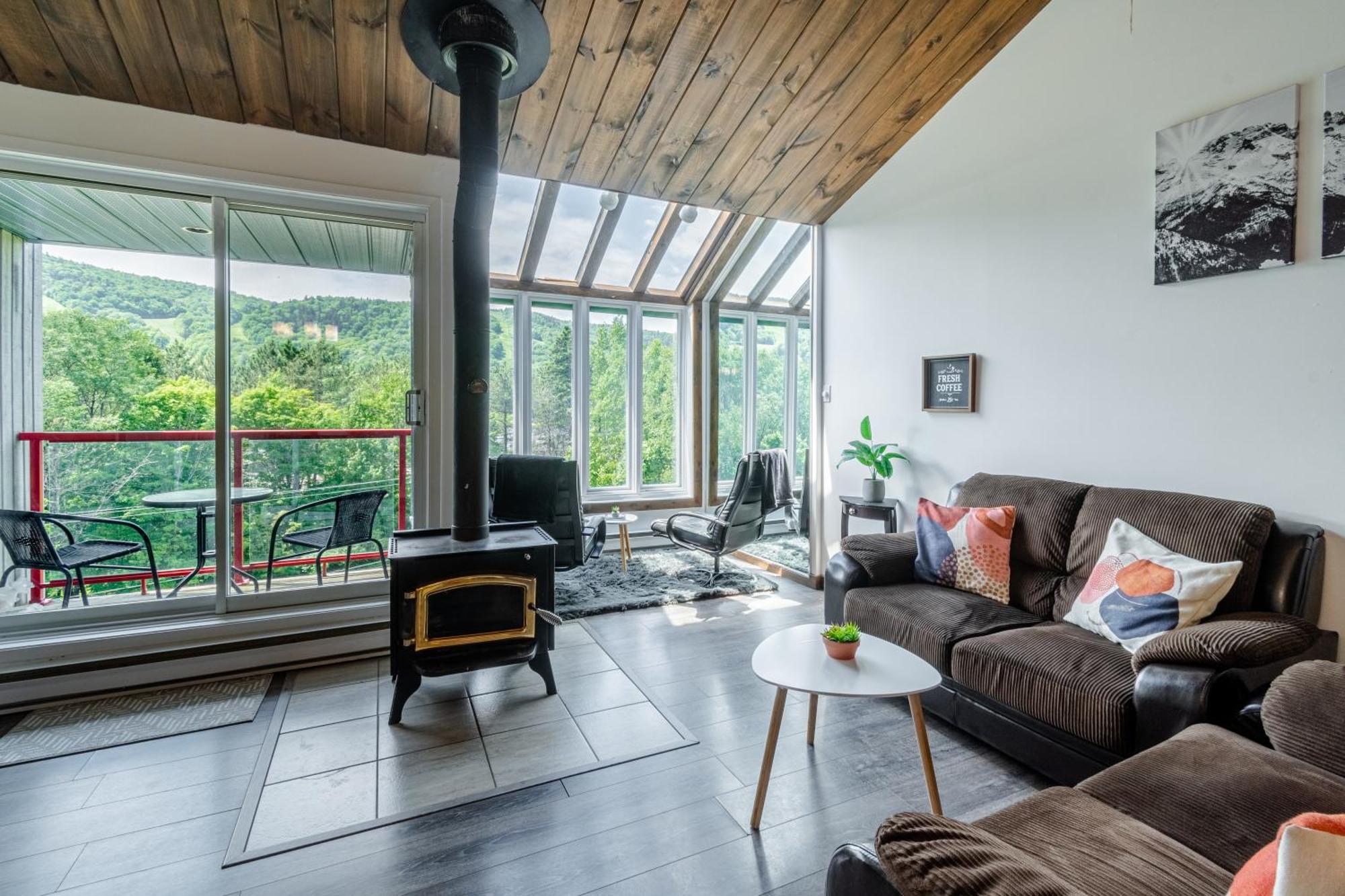 Superbe Condo Face Aux Pentes De Ski Stoneham!!! Exteriör bild